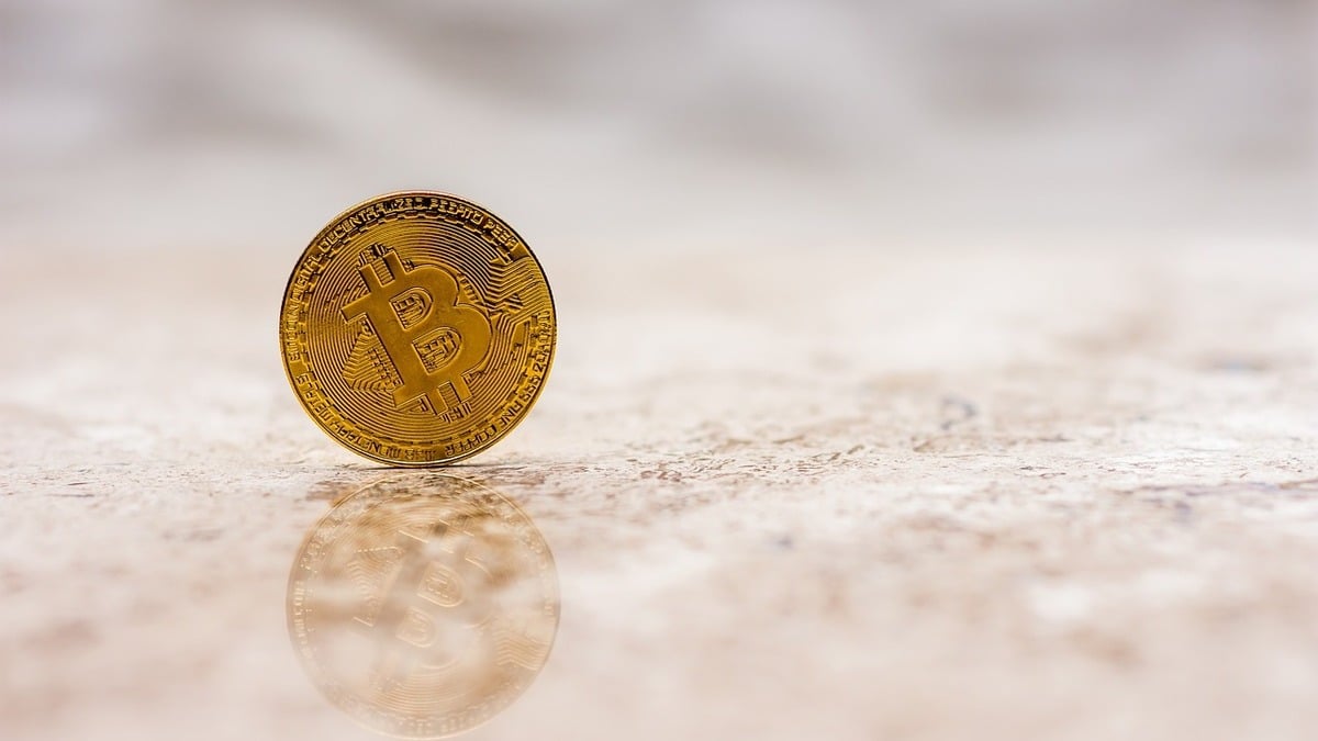 Bitcoin Drops Below $16.5K, Altcoins Continue to Suffer