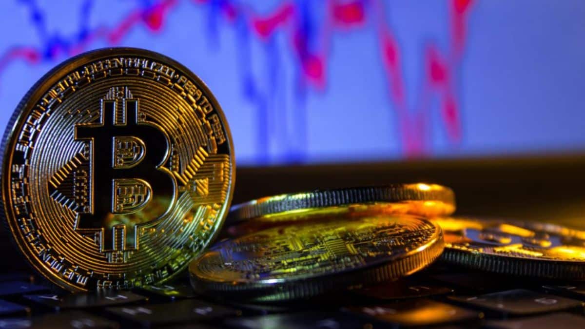 Bitcoin (BTC) Up 8% in 1 month, Will Bulls Sustain Momentum?