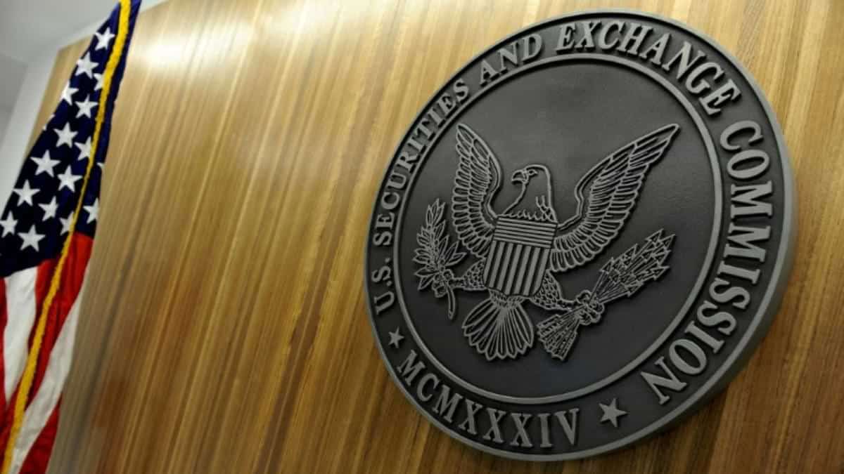 The SEC to start investigating businesses offering cryptocurrency advice.