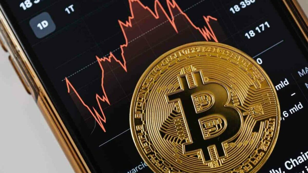 Bitcoin (BTC) Slips 2% As Investors Await US Fed's Decision On Further Rate Hikes