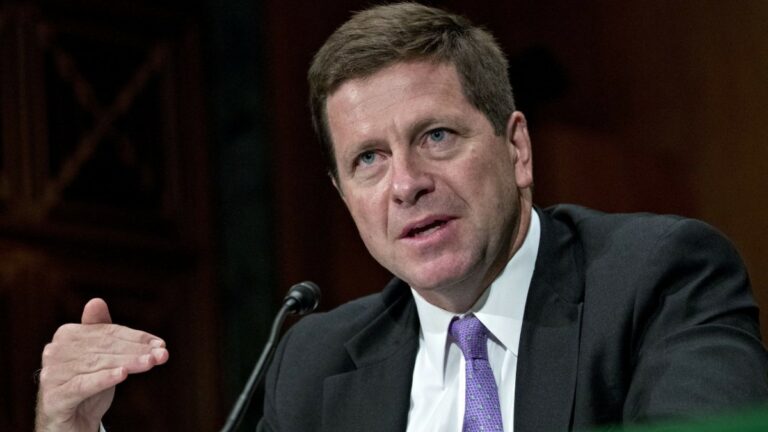 Former SEC Chair is Positive on Spot Bitcoin ETF Approval