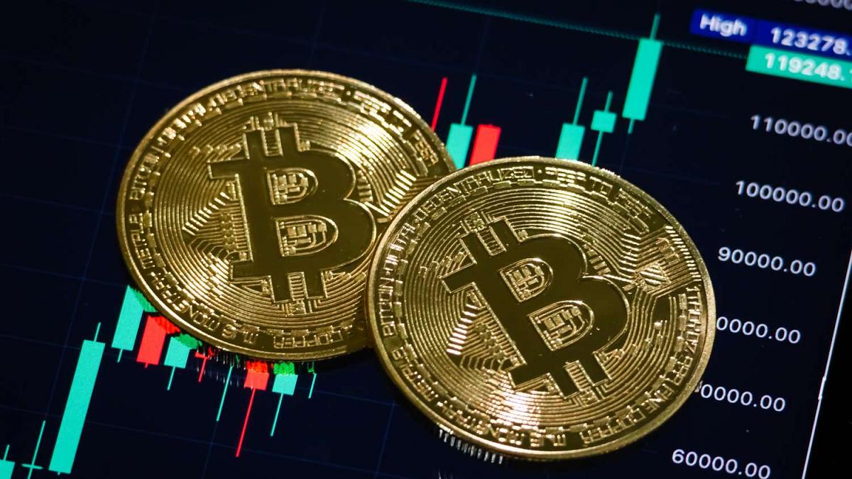 Bitcoin Forecast Updated as Peter Brandt Highlights Bear and Bull Scenarios