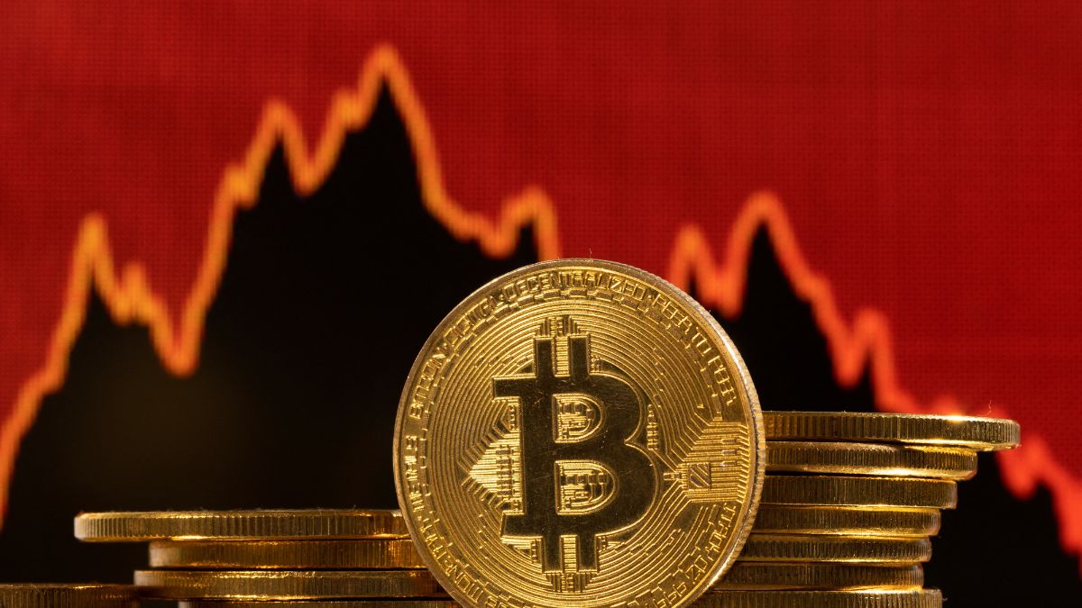 Bitcoin Slides Under $108K as $320M Liquidations Spark Short Squeeze Speculation