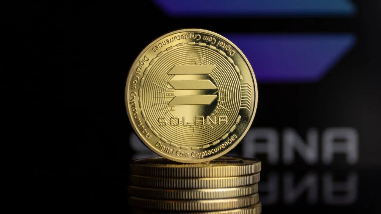 Investors Eye Top Altcoins to Invest in October 2025 as ETH Nears $4,500, SOL Battles Key Levels, and $BZIL Hits $760k