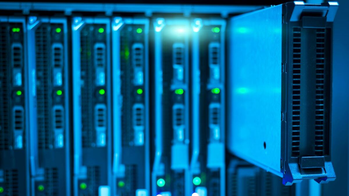 Coinbase reports connectivity issues caused by problems in the AWS cloud. Impact and repercussions over service interruption.