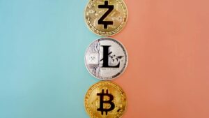 10x Research warns that over $800B has flowed from altcoins into Bitcoin, sparking fears of a lasting liquidity crisis across the broader crypto market.