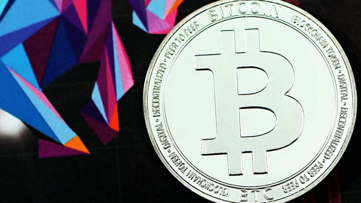 Market-Update-Bitcoin-ETFs-Record-1B-Outflows-Amid-Institutional-Expansion