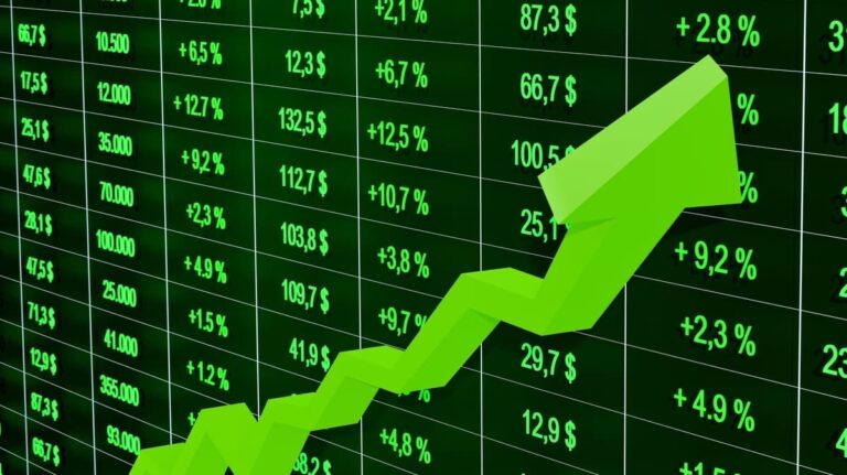 Risky Tokens Defy Downturn: LUNA, JELLYJELLY, Memes Rally Against Market Trends