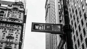 Wall-Street-Banks-Quietly-Build-Crypto-Services-While-Targeting-Coinbase-in-Washington