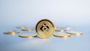 BNB Bulls Push Toward $1,200 as Price Hits 7-Year Ceiling