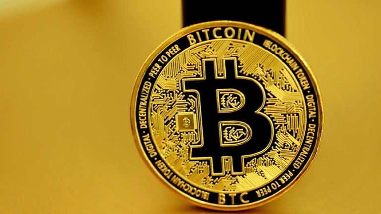 Could US Credit Stress Trigger a Bitcoin Pullback