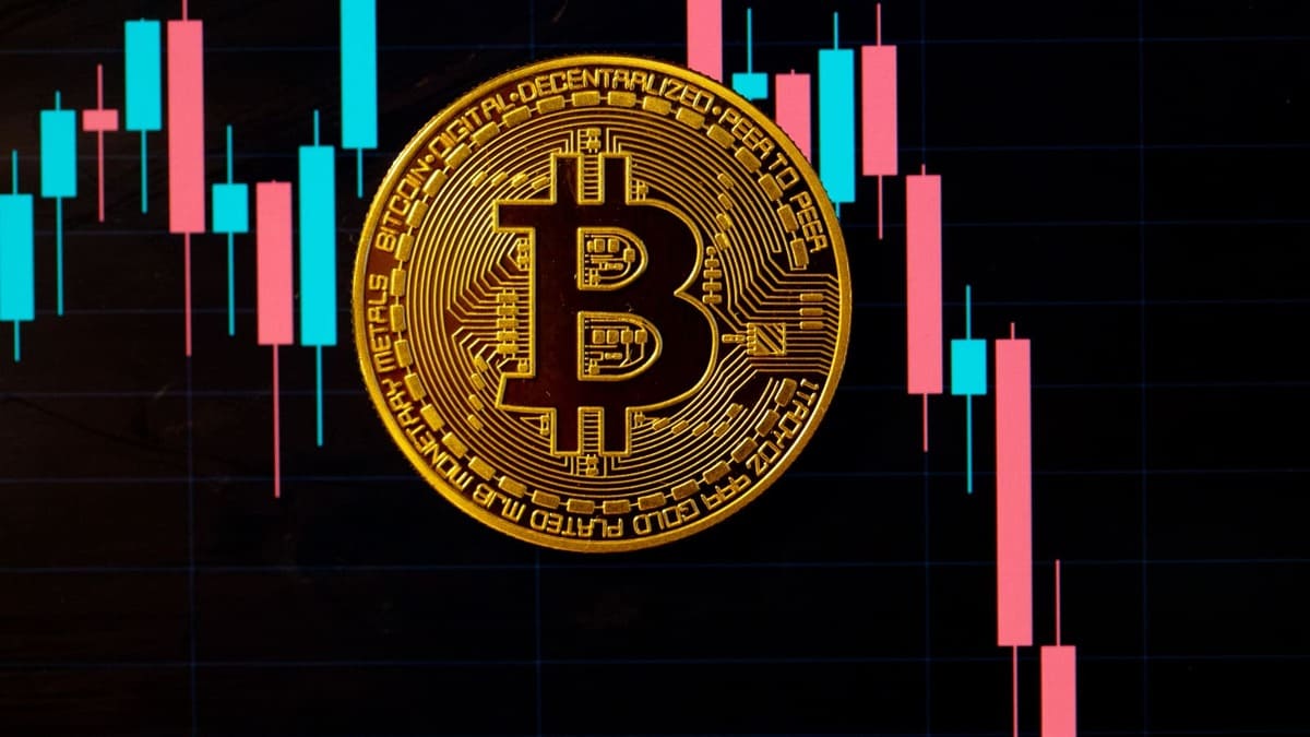 Bitcoin Podría Caer a $70,000 Antes de Subir a $250,000, Advierte Arthur Hayes