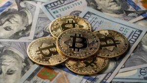 ¿Nueva Burbuja Cripto? Un Informe Advierte Sobre Compañías Bursátiles que Acumulan BTC, ETH y SOL
