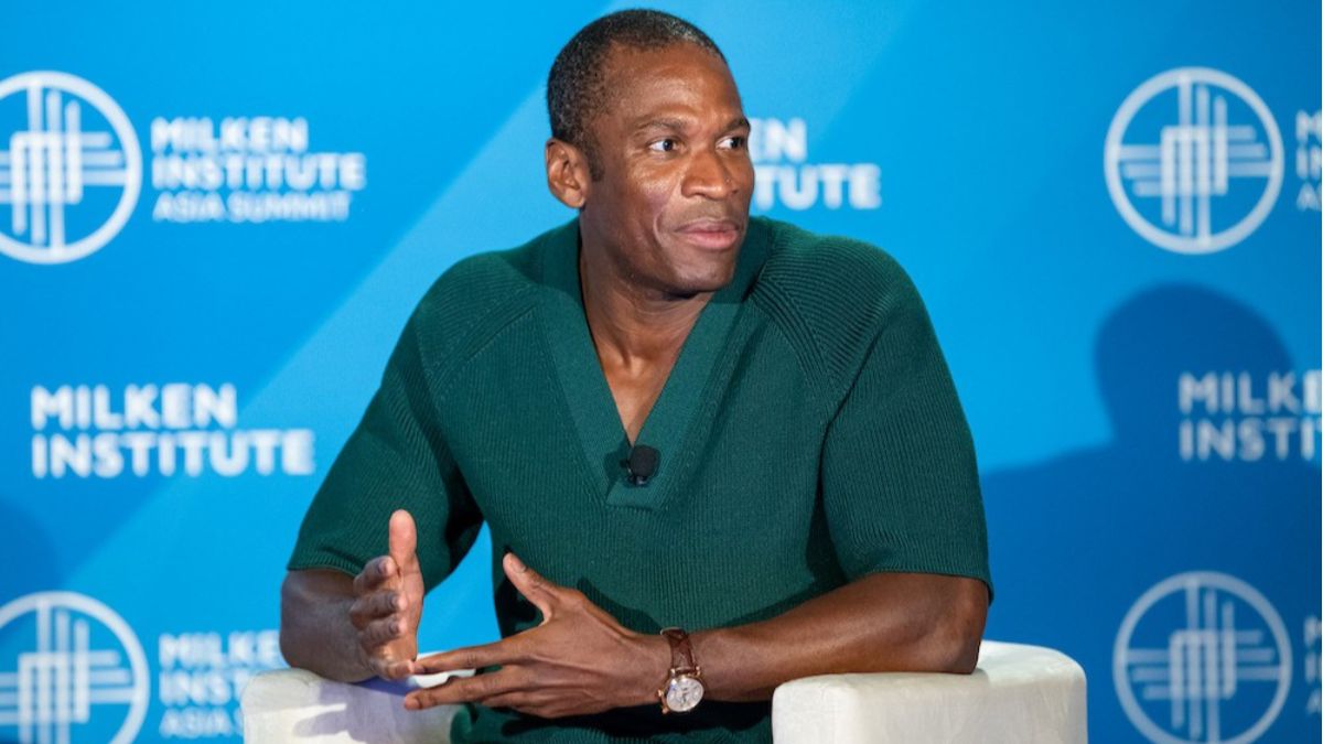 Arthur Hayes Reacciona al Discurso de Powell: “El Apretón Cuantitativo Ha Terminado”