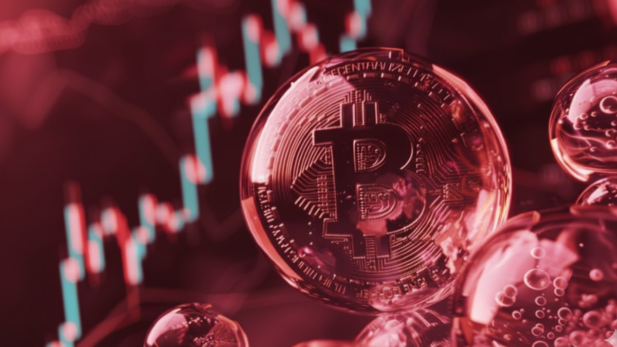 Jim Cramer compara el actual repunte del cripto con la burbuja del 2000, advirtiendo a los inversores que reduzcan exposición mientras Bitcoin mantiene soporte clave en $107,000.
