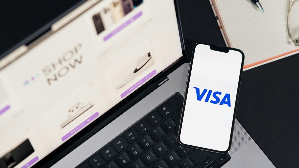Visa une la banca tradicional y DeFi. Estrategia clave para conectar instituciones financieras con los mercados descentralizados. ¡El futuro de las finanzas!