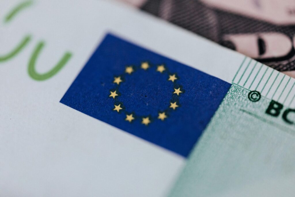 Unión Europea anunció hoy sanciones contra la stablecoin A7A5, una criptomoneda vinculada al rublo y relacionada con el banco ruso VTB en Kirguistán