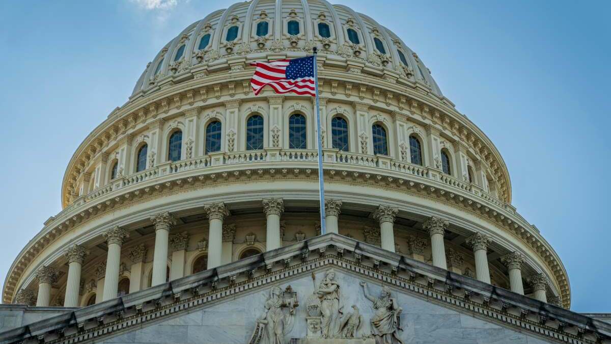 Ejecutivos de criptomonedas se reúnen con senadores demócratas en medio de la creciente presión regulatoria.