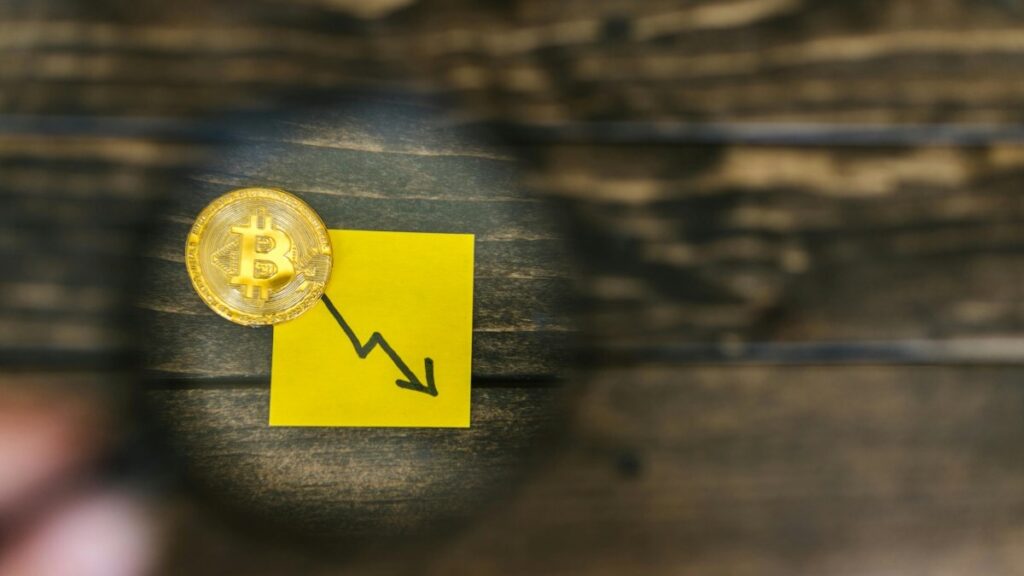 Caída libre de ASTER: la criptomoneda cae un 15 % mientras el mercado cripto global sufre una fuerte debacle.