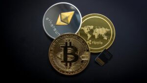 Ripple, Coinbase, Tether y los gemelos Winklevoss se unen a gigantes tecnológicos para financiar el nuevo salón de $300 millones en la Casa Blanca.