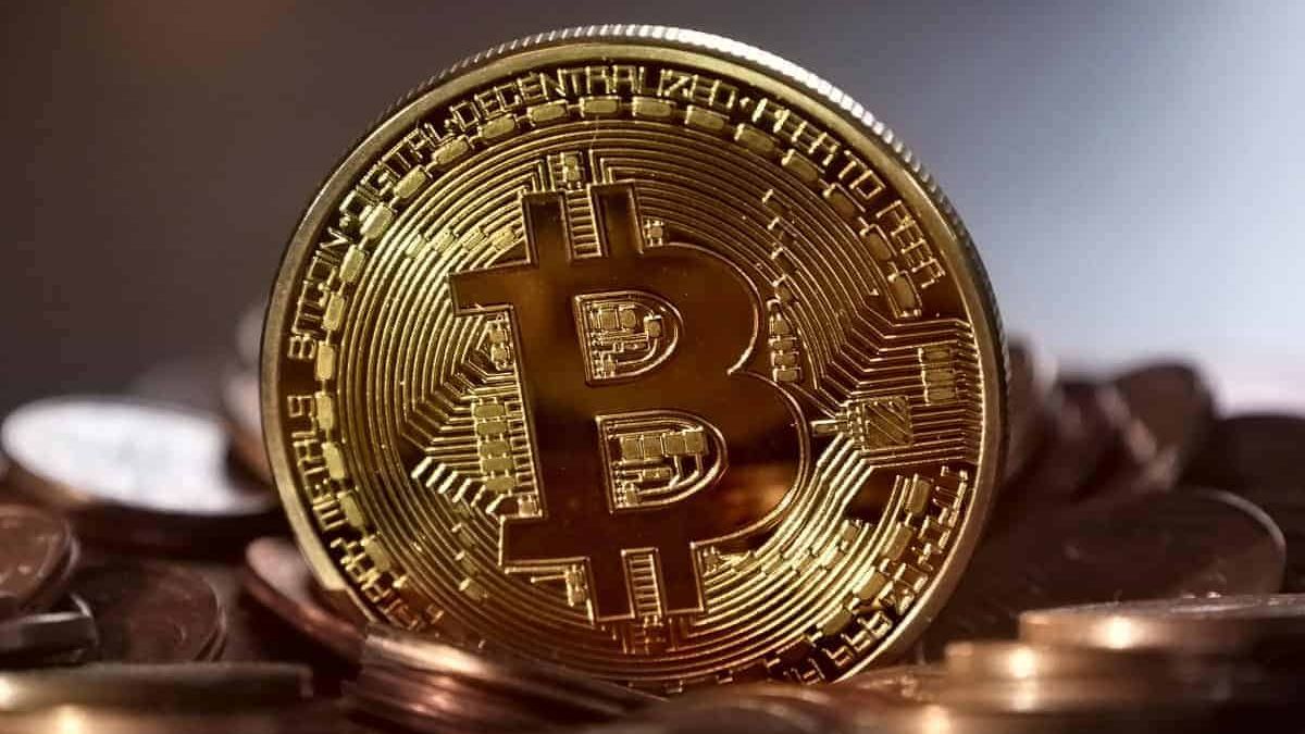 Afluencia de “Dumb Money” a ETFs de Bitcoin Desata Alertas de Caída