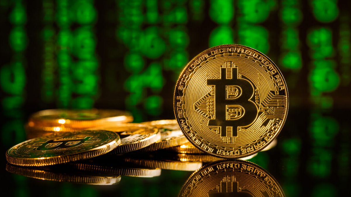 Perspectiva de Bitcoin se Debilita: Tom Lee Reduce Meta para Fin de Año