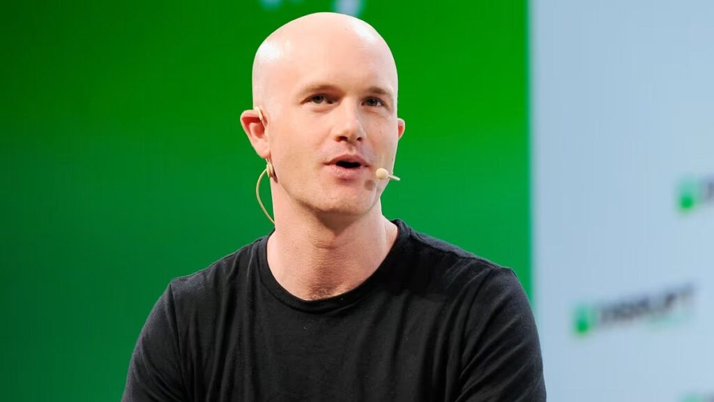Armstrong de Coinbase Explica Por Qué “La Acción Produce Información” Sigue Siendo Su Principio Clave
