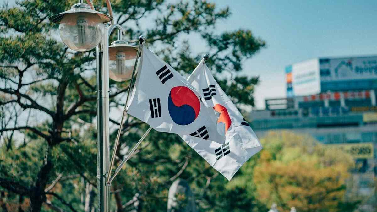 Corea-del-Sur-impone-multas-masivas-a-exchanges-de-cripto-tras-inspeccion.jpg 24 de noviembre de 2025