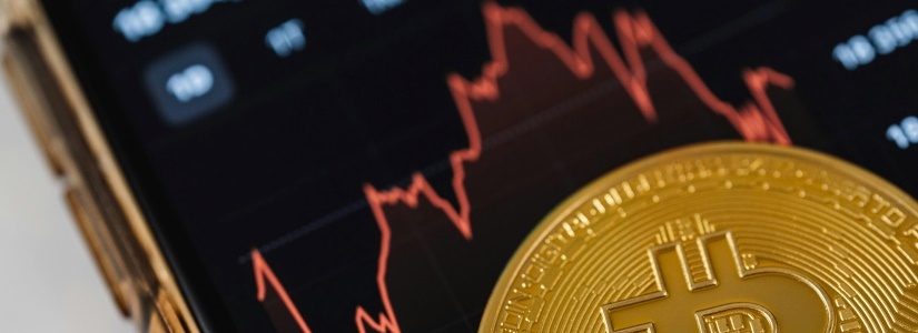Bitcoin enfrenta advertencias de una posible caída hasta $87,000 tras su peor Uptober en años.