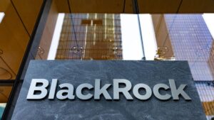 BlackRock Traslada $600 Millones en Bitcoin y Ethereum Mientras Flujos de ETF Se Vuelven Volátiles — Lo Que Realmente Significa