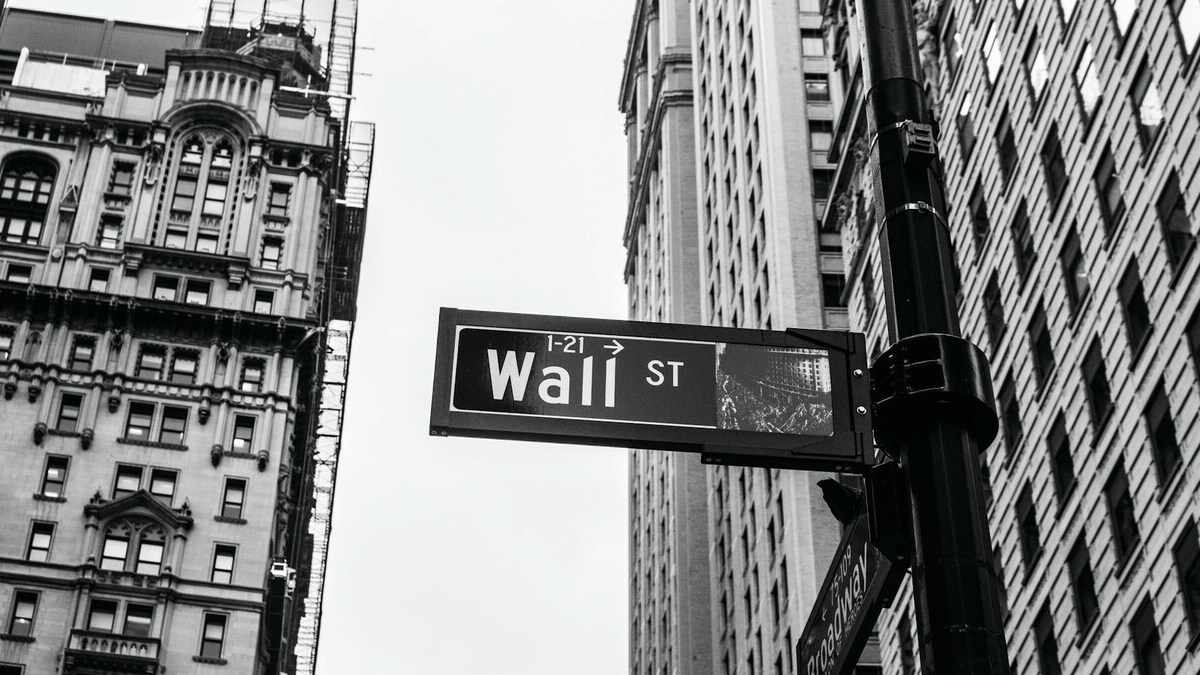 Los-grandes-bancos-de-Wall-Street-desarrollan-servicios-cripto-mientras-atacan-a-Coinbase-en-Washington