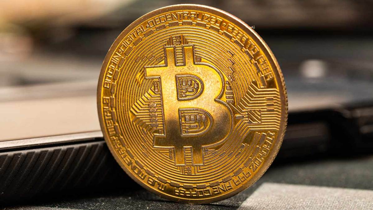 Standard Chartered Suaviza Perspectiva de Bitcoin Mientras Disminuye el Impulso