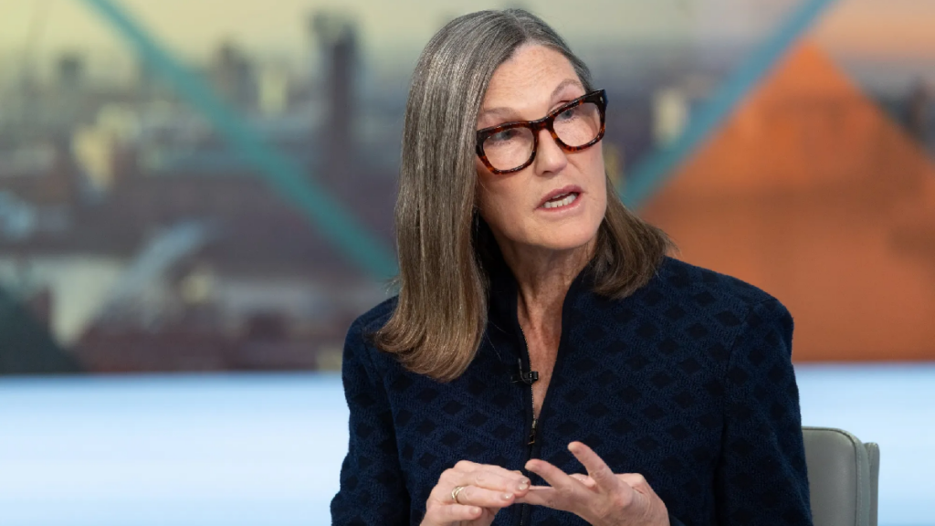 Cathie Wood: El Clásico Ciclo de 4 Años de Bitcoin Ha Muerto Mientras Las Instituciones Toman el Control