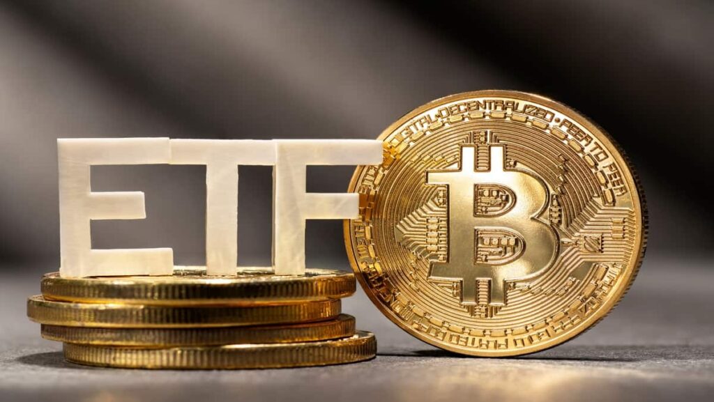 Una Propuesta de un ETF de Bitcoin se Centra en los Retornos Nocturnos Mientras las Salidas Alcanzan Máximos Históricos