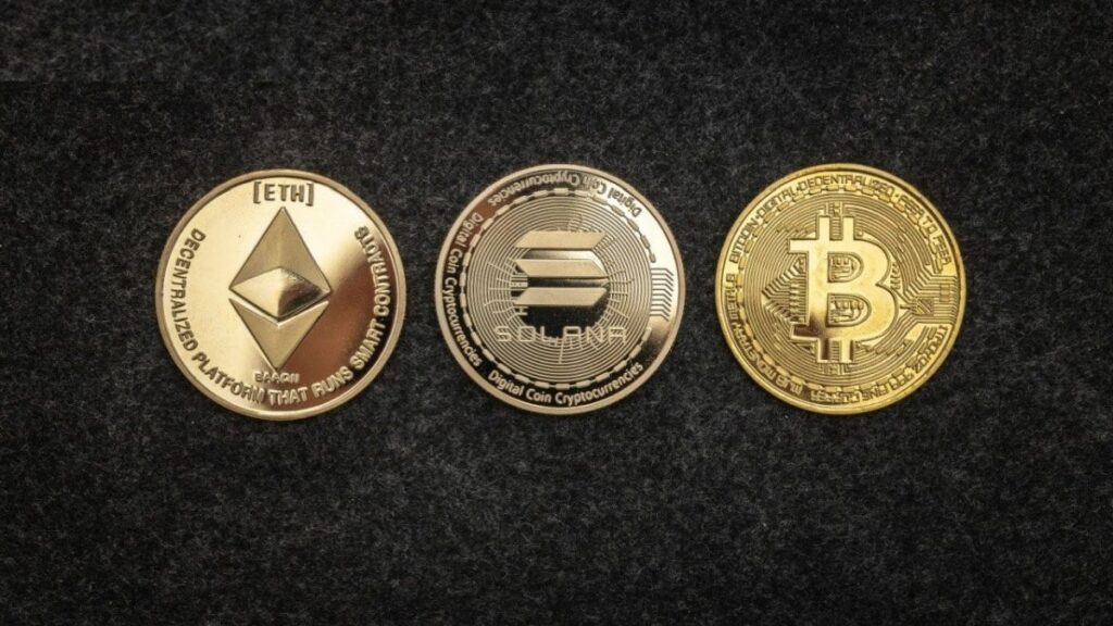 Guardia de ETFs Cripto: Cómo se Desempeñaron XRP, SOL, ETH y BTC