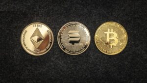 Guardia de ETFs Cripto: Cómo se Desempeñaron XRP, SOL, ETH y BTC