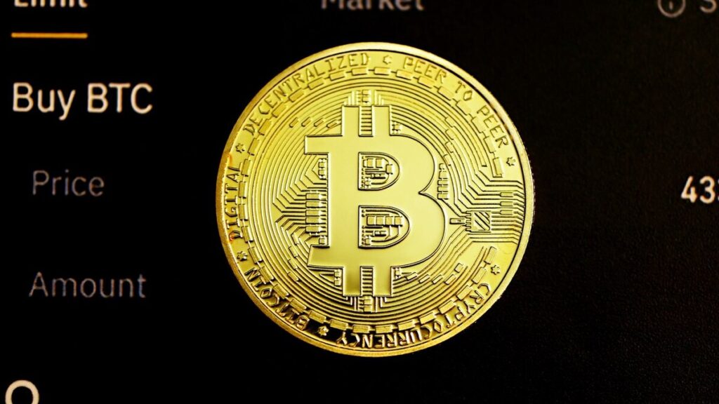 Las-opciones-de-Bitcoin-se-concentran-en-75000-mientras-los-traders-se-preparan-para-un-vencimiento-clave