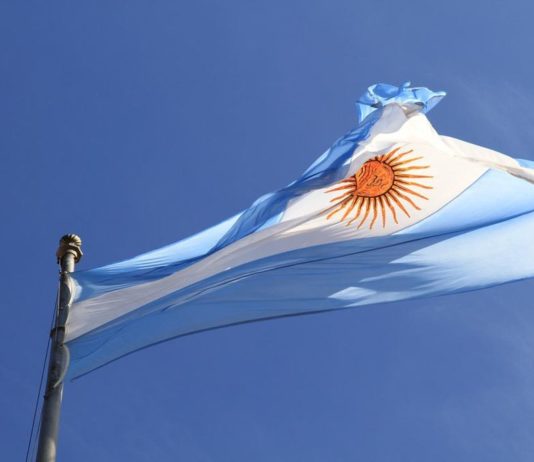 Argentines Opt For Stablecoins Amid Economy Minister Resignation